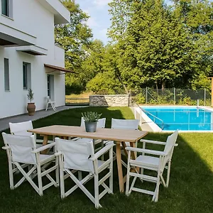 Aristotelia Gi Ikies - Poolside Retreats Apartament